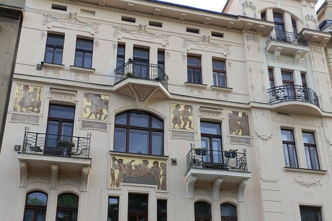 private-prague-art-nouveau-and-cubism-walking-tour-3
