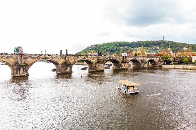 private-prague-party-tiki-boat-tour-the-floating-bar