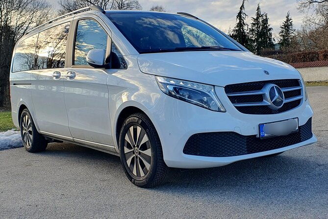 private-prague-to-hallstatt-luxury-transfer-via-cesky-krumlov
