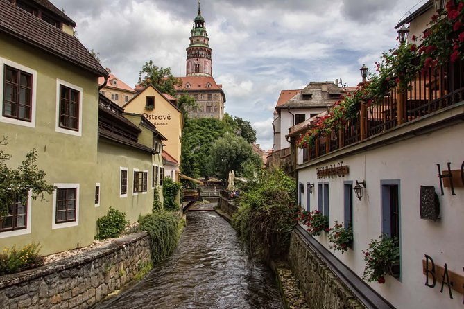 private-prague-to-hallstatt-luxury-transfer-via-cesky-krumlov