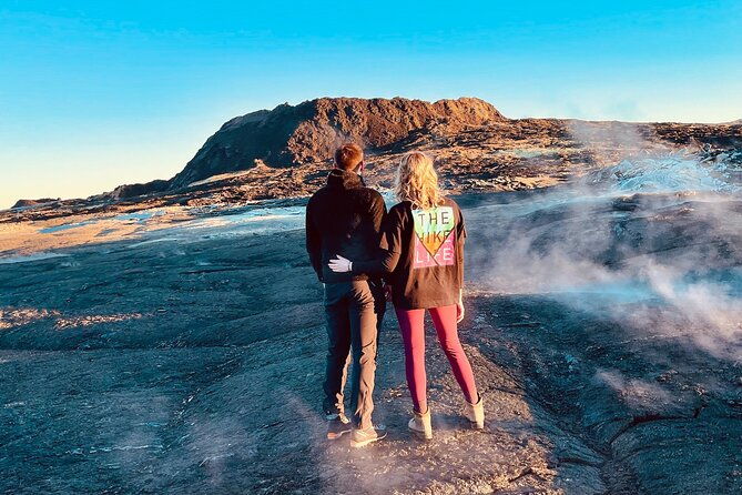 private-premium-volcano-hike-with-local-geology-enthusiasts
