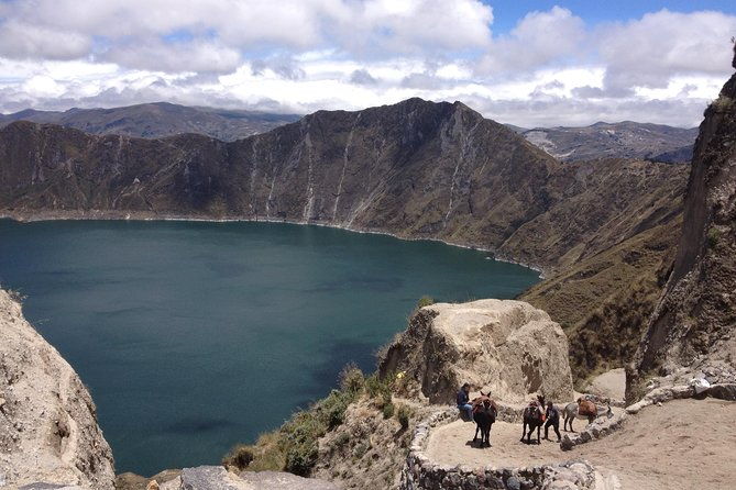 private-quilotoa-lagoon-and-toachi-canyon-including-local-family-visit