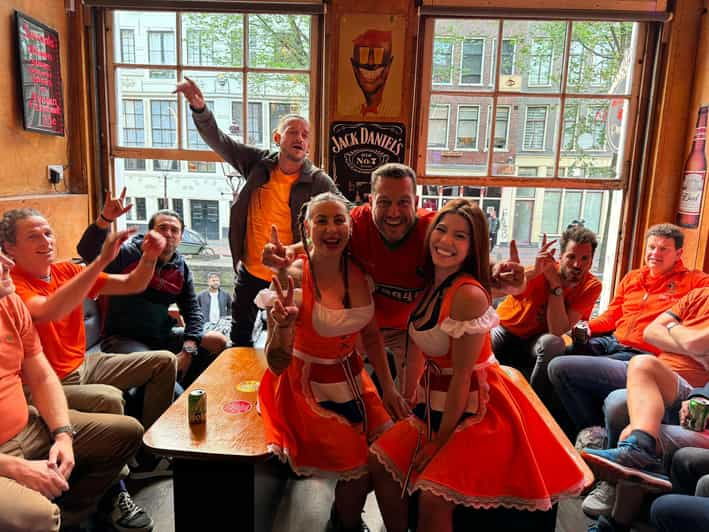 private-red-light-tour-city-center-with-beer-maid-guide