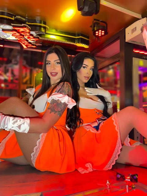 private-red-light-tour-city-center-with-beer-maid-guide