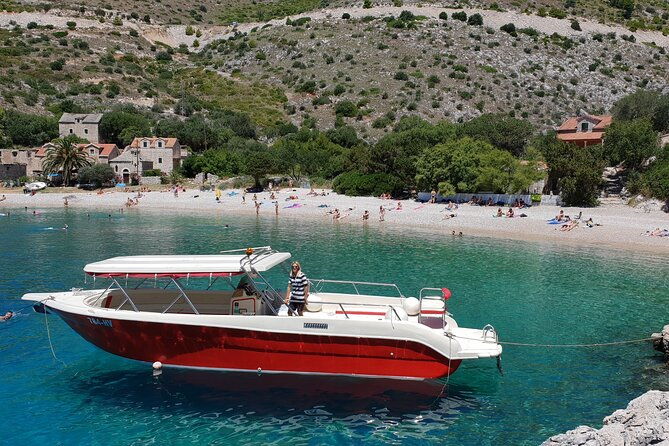 private-red-rocks-and-pakleni-islands-beach-hopping-speedboat-tour