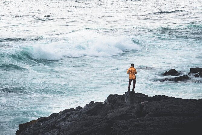 private-reykjanes-peninsula-lava-tunnel-and-blue-lagoon