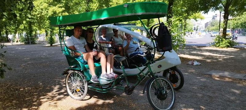 Private Rickshaw Berlin Highlights and secrets up-to 6 Pers. - Key Points  