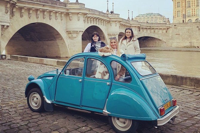 private-ride-in-a-citroen-2cv-in-paris-2h
