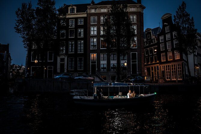 private-romantic-evening-canal-cruise-in-amsterdam