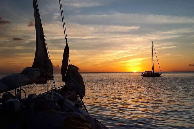 private-romantic-sunset-cruise-under-sails