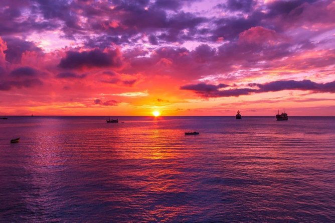 private-romantic-sunset-cruise-under-sails