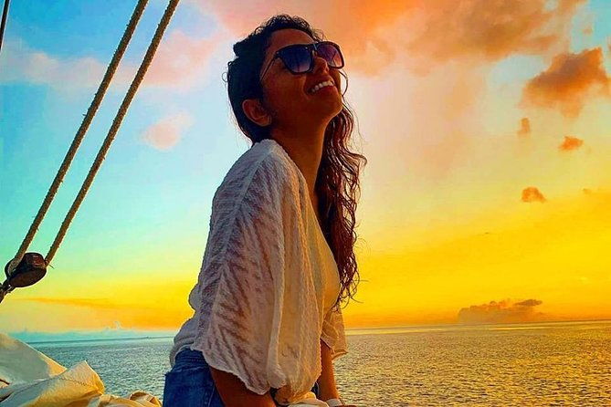 private-romantic-sunset-cruise-under-sails