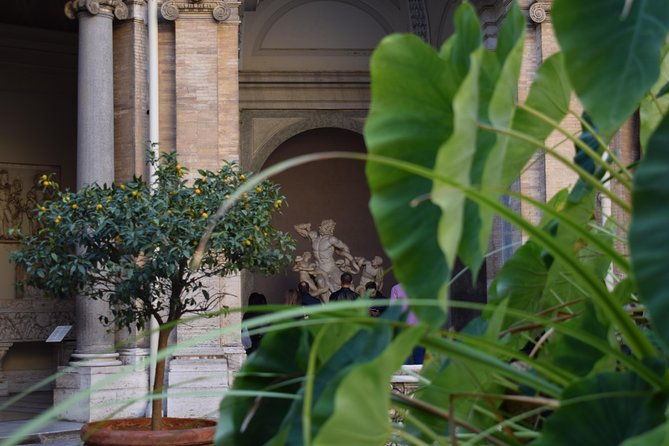 private-rome-tour-with-de-lux-car-sistine-chapel-trevi-pantheon-more