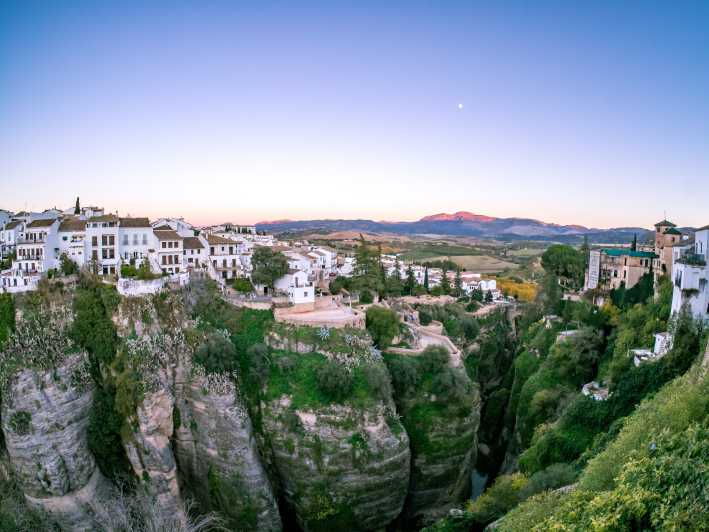 private-ronda-day-trip-and-white-villages-tour-from-sevile