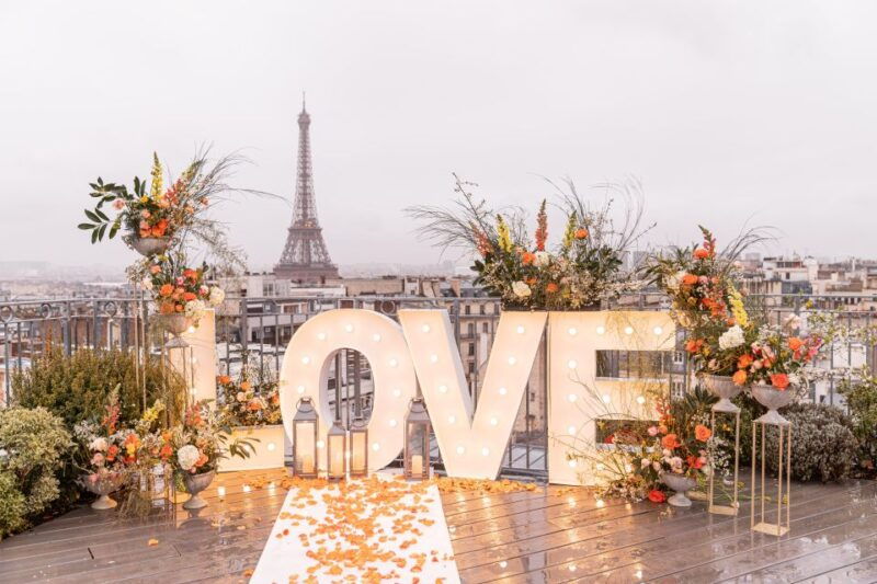 private-rooftop-lgbtqia-proposal-in-paris-photographer
