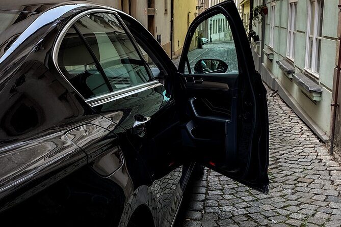 Private ROUND-TRIP (FROM and TO the AIRPORT) by LIMOUSINE 3+1pax - FAQ