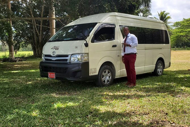 private-round-trip-transfer-montego-bay-to-grand-palladium