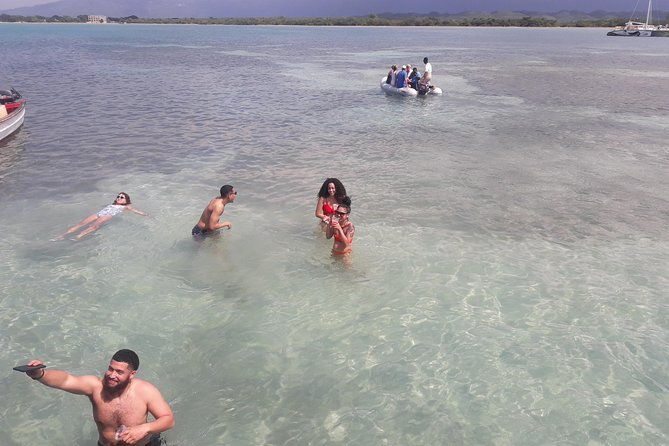 private-round-trip-transfer-to-the-pelican-bar-from-montego-bay