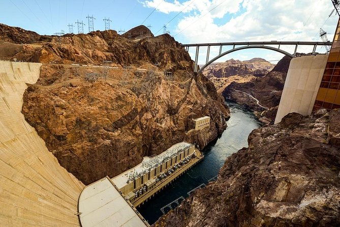 private-roundtrip-from-las-vegas-to-hoover-dam-by-suv-3-5-hrs