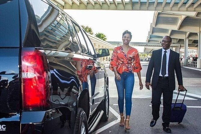 private-roundtrip-luxury-suv-transfer-to-downtown-nassau