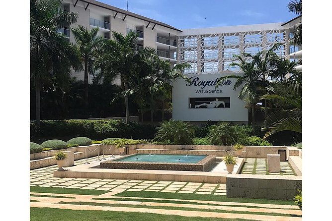 private-roundtrip-mbj-airport-transfer-royalton-riu-aquarelle