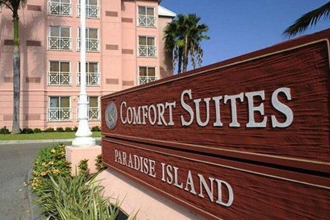 private-roundtrip-minivan-airport-transfer-to-paradise-island