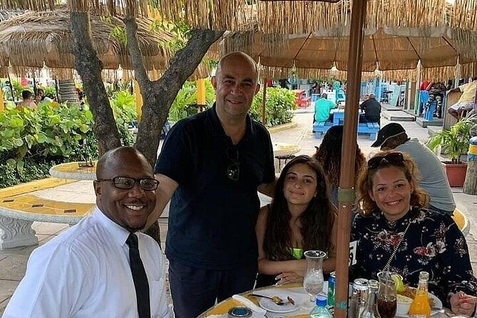 private-roundtrip-sedan-airport-transfer-to-paradise-island