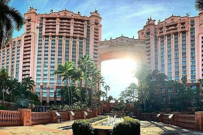 private-roundtrip-sedan-airport-transfer-to-paradise-island