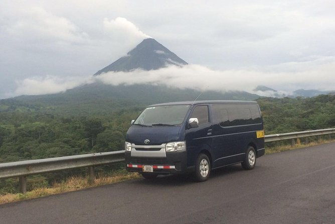 private-roundtrip-shuttle-from-san-jose-airport-to-la-fortuna-arenal
