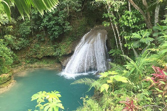 private-roundtrip-shuttle-to-blue-hole-from-montego-bay