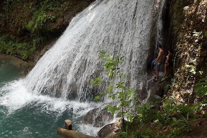 private-roundtrip-shuttle-to-blue-hole-from-montego-bay