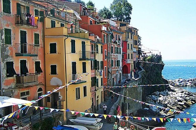 private-roundtrip-transfer-to-cinque-terre-from-florence