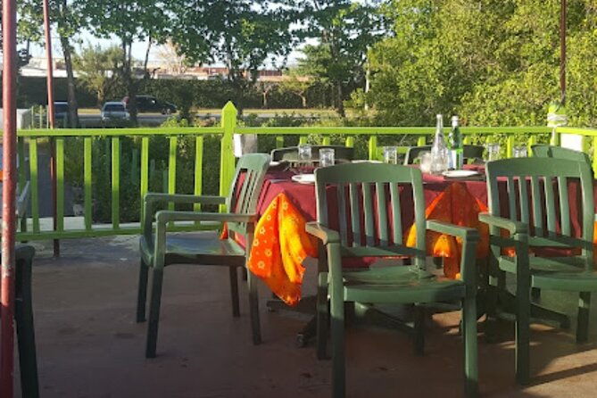 private-roundtrip-transportation-to-montego-bay-restaurants-bar
