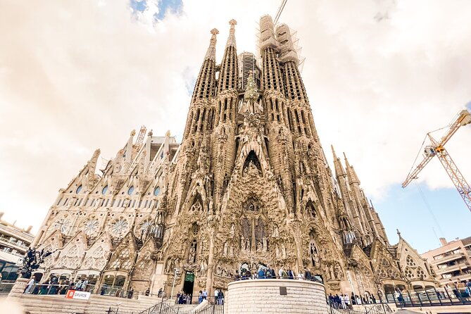 private-sagrada-familia-guided-tour-with-skip-the-line-ticket