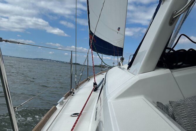 private-sailboat-guided-tour-of-new-york-city