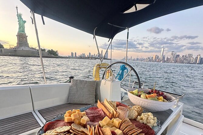 private-sailboat-guided-tour-of-new-york-city