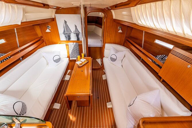 private-sailboat-tour-in-lisbon