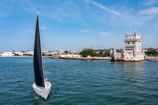 private-sailboat-tour-in-lisbon