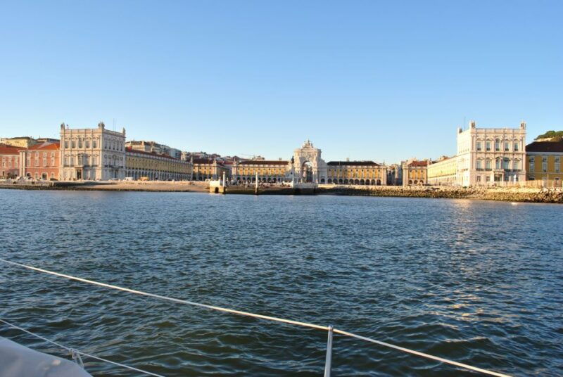 private-sailing-boat-tour-lisbon-with-a-drink-2-to-8-hours