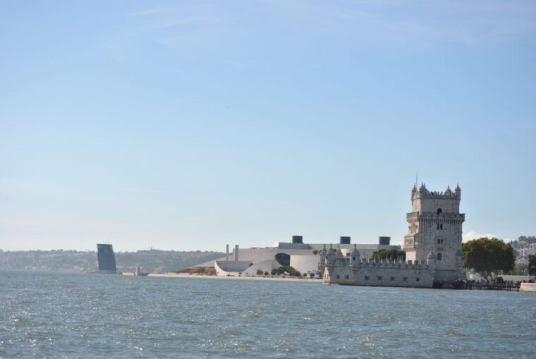 private-sailing-boat-tour-lisbon-with-a-drink-2-to-8-hours