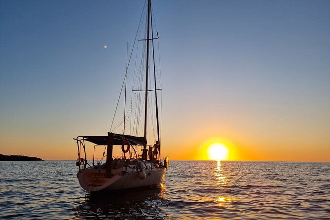 private-sailing-excursion-with-sunset-in-balearic-islands