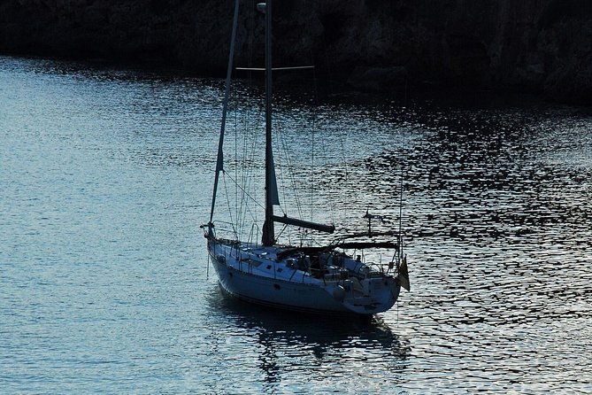 private-sailing-through-the-bay-of-palma
