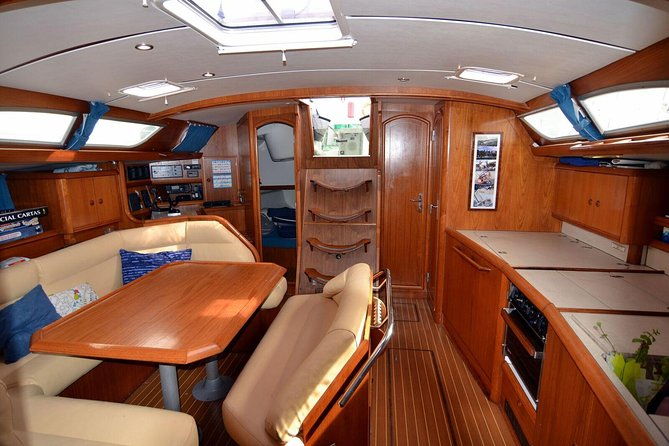 private-sailing-through-the-bay-of-palma