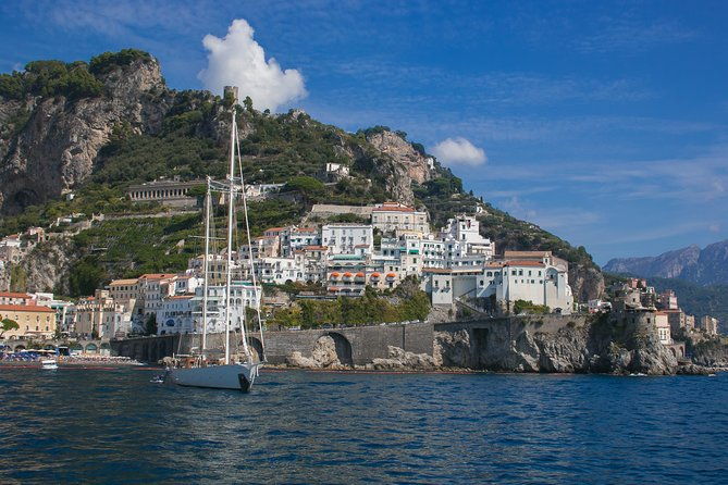 private-sailing-trip-along-capri-and-the-amalfi-coast