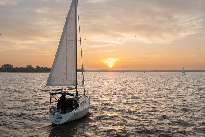 private-sailing-with-tapas-and-wine