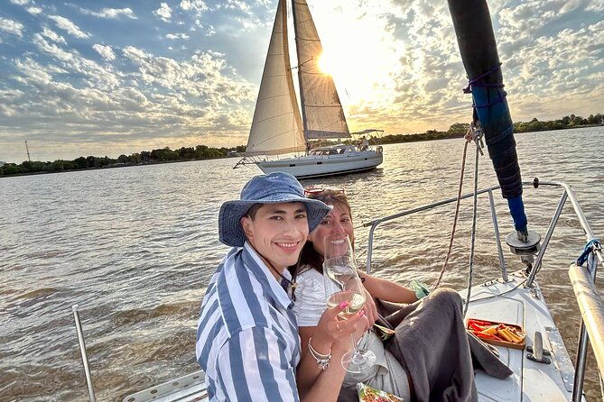 private-sailing-with-tapas-and-wine