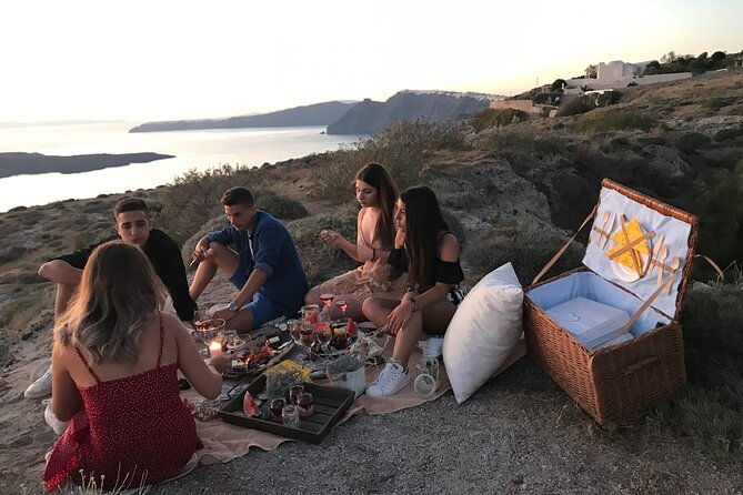 private-santorini-sunset-picnic-experience