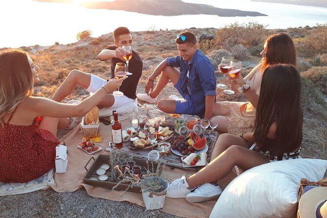 private-santorini-sunset-picnic-experience