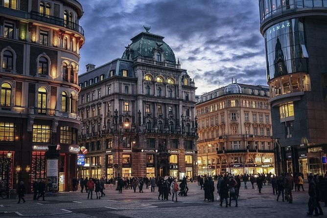 private-scenic-transfer-from-budapest-to-vienna-with-4h-of-sightseeing