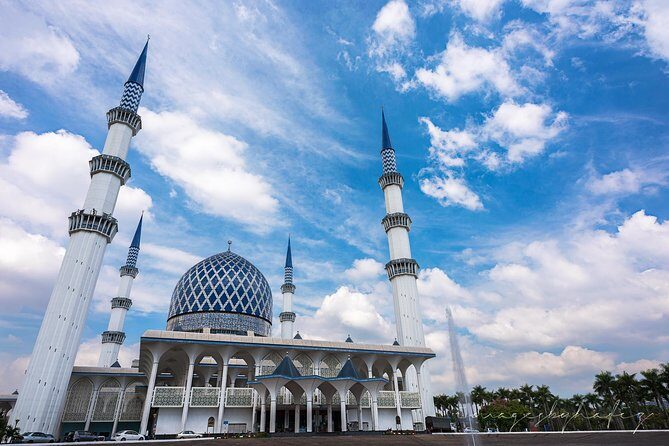 Private Selangor Day Tour : Batu Caves, Blue Mosque, Fruit Valley, Malawati Hill - An Overview of the Experience